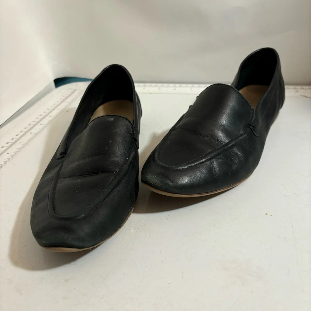 🛍️3/$30 Aldo women’s  navy blue loafers in size‎ 6